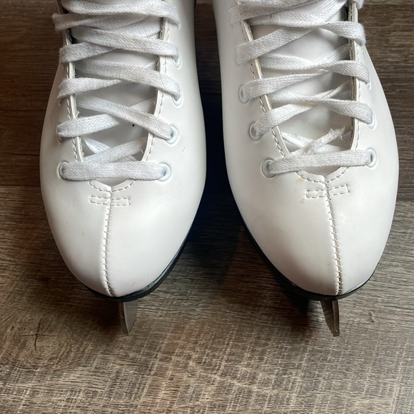 CCM Pirouette Jamie Sale&David Pelletier White Leather Figure Skates—Women’s 11 - Picture 3 of 10